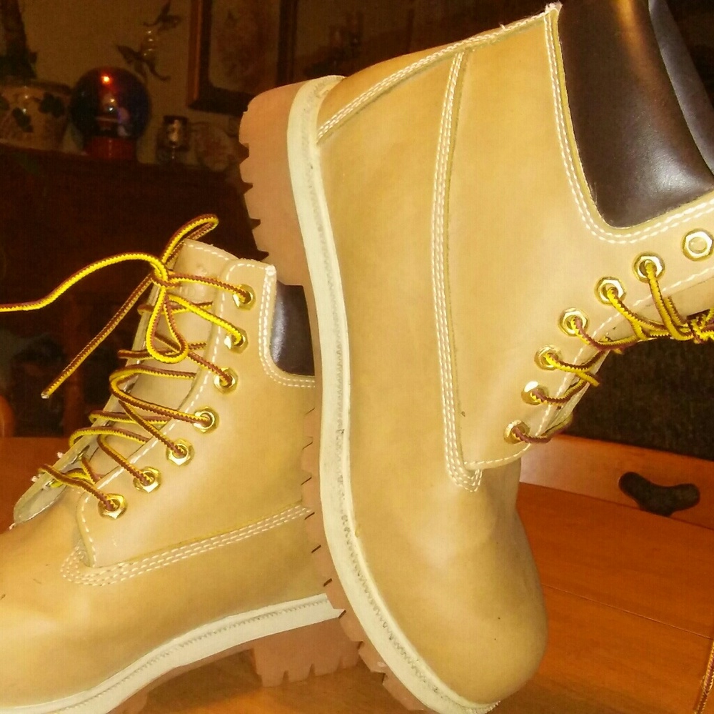 Men's size 8 RUGGED OUTBACK boots